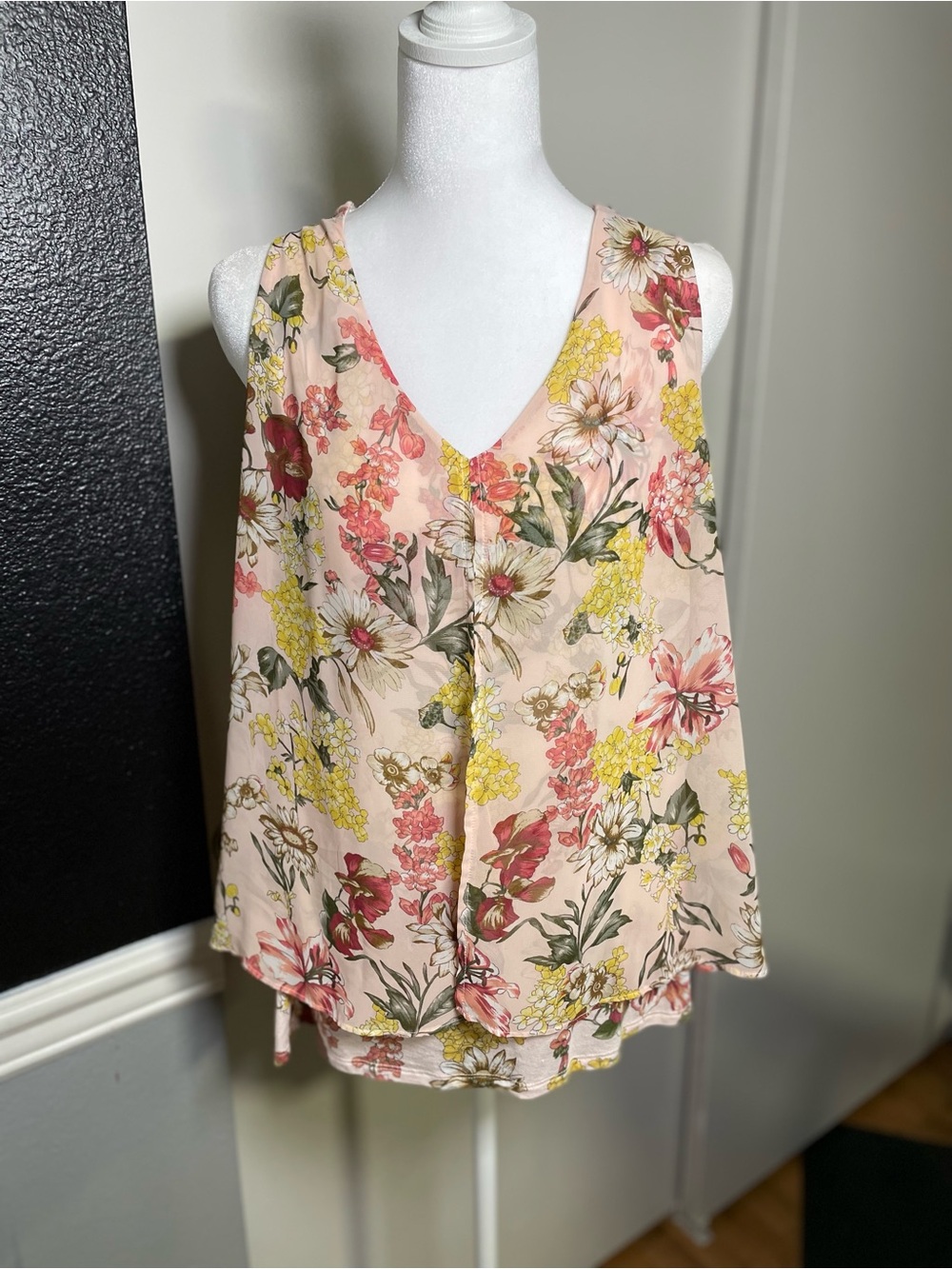Roz & Ali Pink Floral V-Neck Sleeveless Camisole